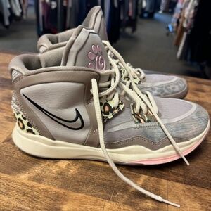 Mike Kyrie Infinity basketball shoes Sz 7Y 8.5 W